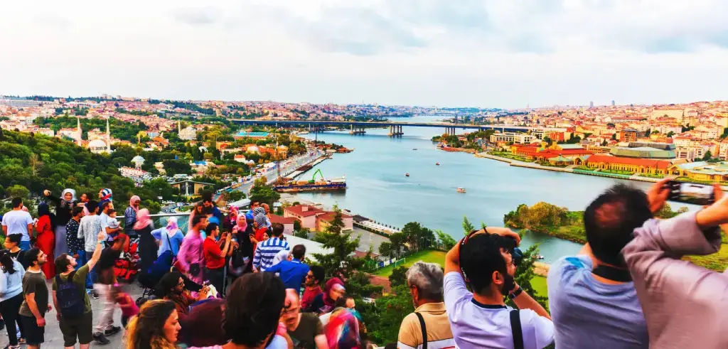 La colline de Pierre Loti et l'affluence qu'elle génère