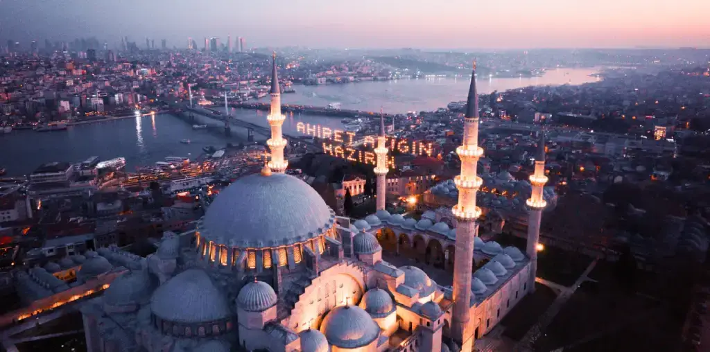 La mosquée de Sultanahmet en fin d'après-midi pendant le Ramadan